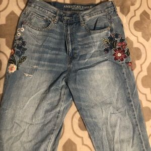 American Eagle Embroidered Mom Jeans size 8